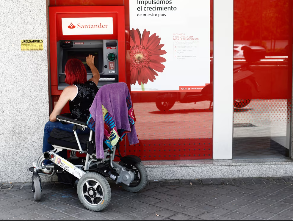 Cajeros Automáticos Accesibles: Un Paso Hacia la Igualdad Financiera