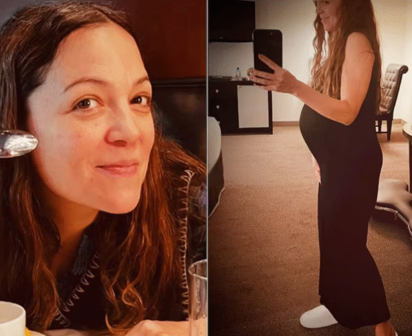 Natalia Lafourcade mostrando su embarazo de 5 meses durante su gira musical