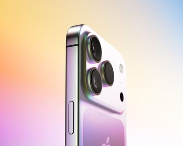 Maqueta de un iPhone 17 Pro de color naranja, mostrando el nuevo diseño de cámara trasera.