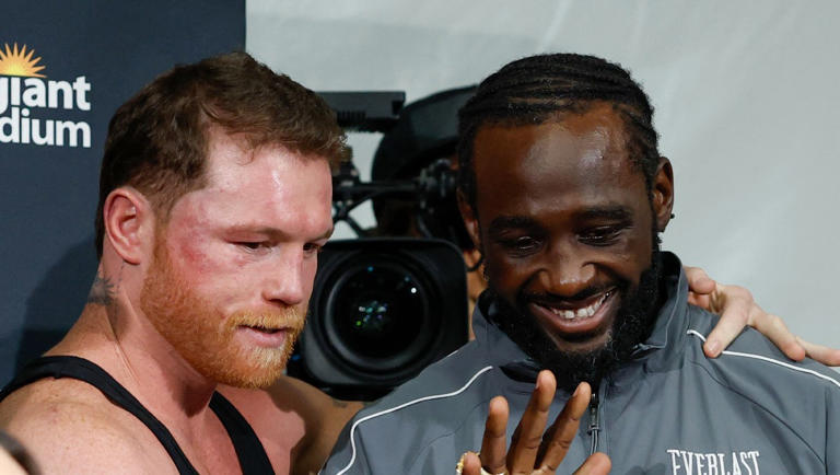 Terence Crawford le devuelve los cinturones de campeón al Canelo Álvarez tras su derrota