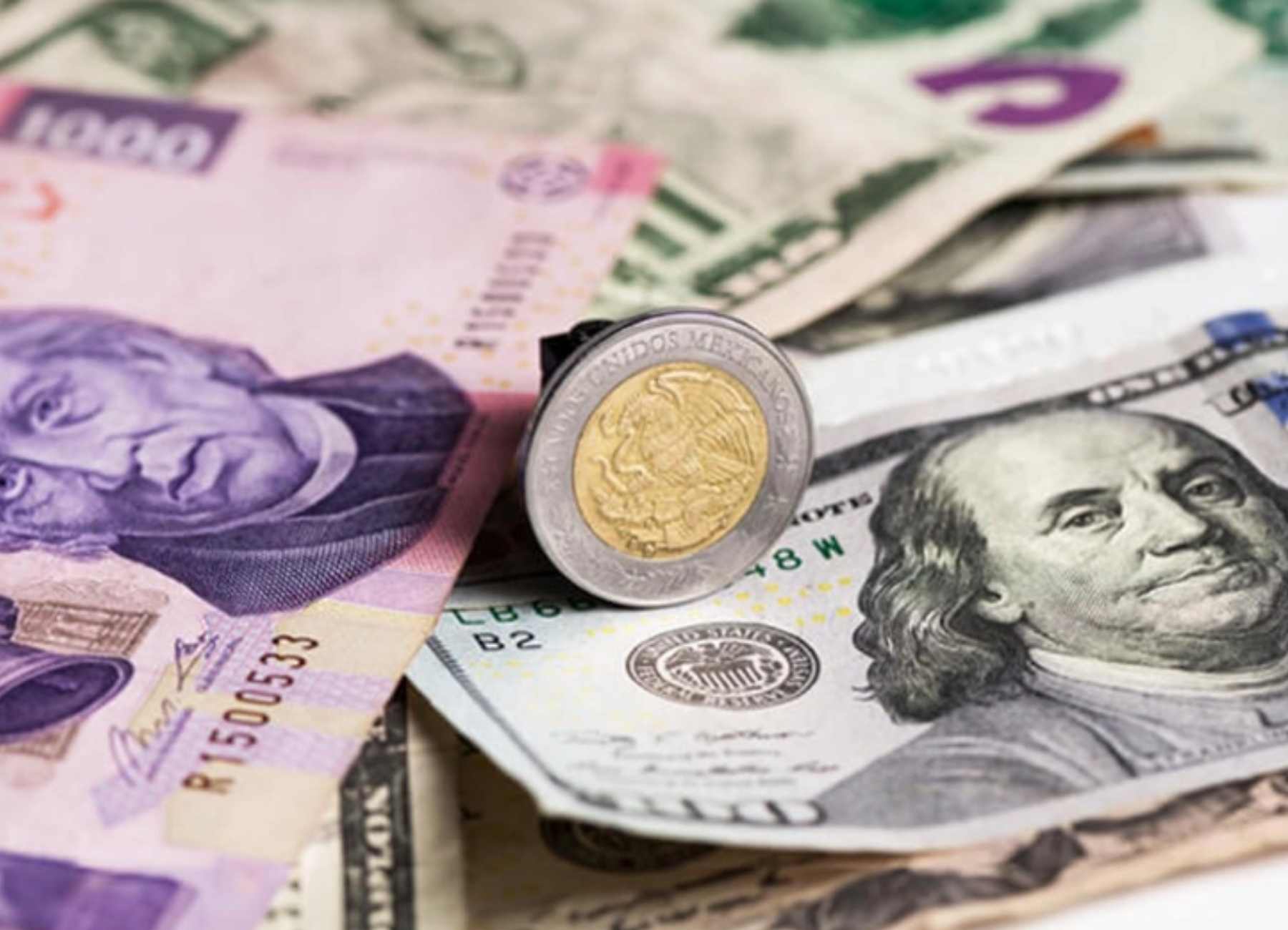 Peso mexicano brilla en 2026: Cierra en 17.64 por dólar y suma cinco días de ganancias