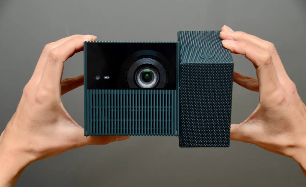 TCL PlayCube: el proyector portátil que convierte cualquier pared en un cine sin enchufe