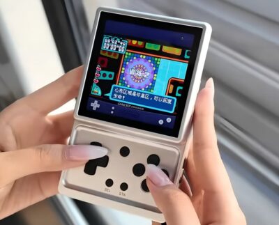 Anbernic lanza consola portátil cuadrada para mejorar la experiencia retro