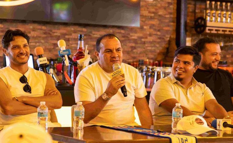 Cuauhtémoc Blanco, Germán Villa e Isaac Terrazas pagan deuda de hace 20 años en una taquería